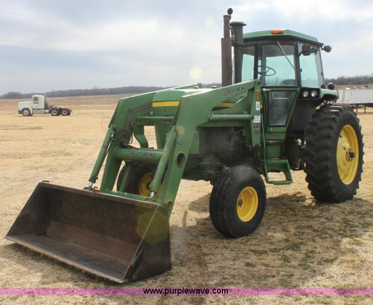 image for item E8421 1979 John Deere 4440 tractor