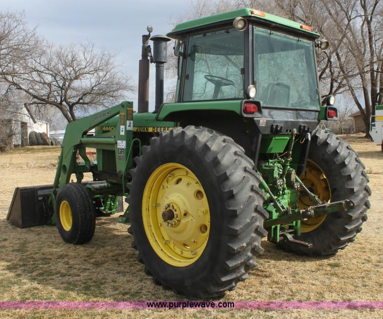 image for item E8421 1979 John Deere 4440 tractor