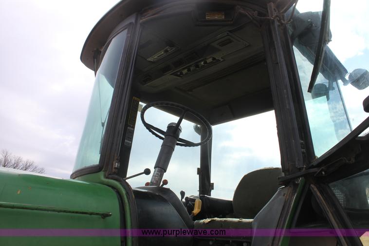 image for item E8421 1979 John Deere 4440 tractor