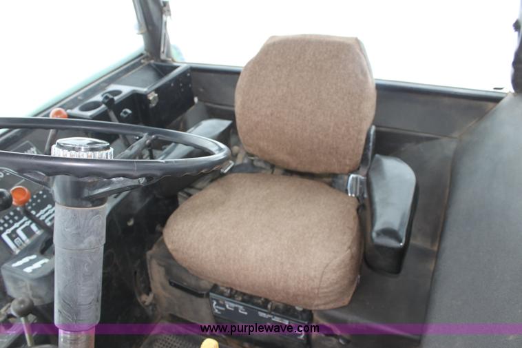 image for item E8421 1979 John Deere 4440 tractor