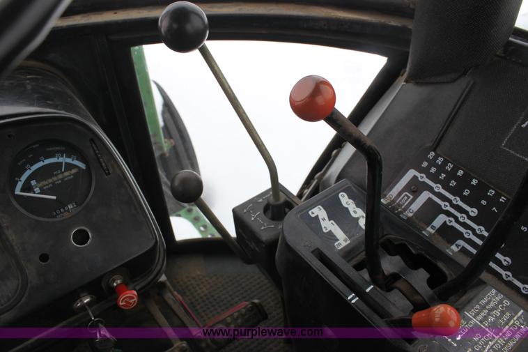 image for item E8421 1979 John Deere 4440 tractor