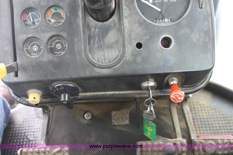 image for item E8421 1979 John Deere 4440 tractor