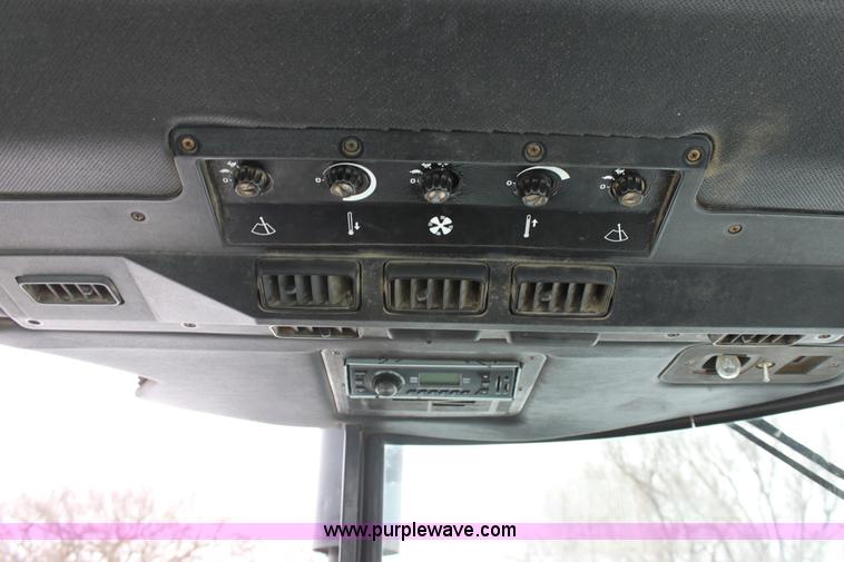 image for item E8421 1979 John Deere 4440 tractor