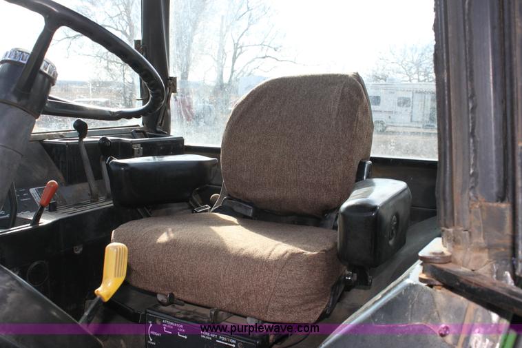 image for item E8421 1979 John Deere 4440 tractor