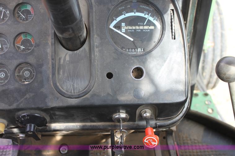 image for item E8421 1979 John Deere 4440 tractor