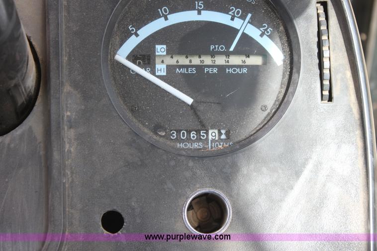 image for item E8421 1979 John Deere 4440 tractor