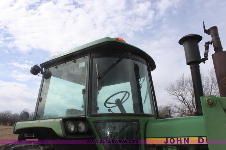 image for item E8421 1979 John Deere 4440 tractor