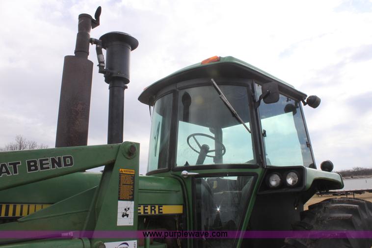 image for item E8421 1979 John Deere 4440 tractor