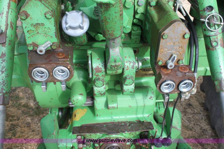 image for item E8421 1979 John Deere 4440 tractor