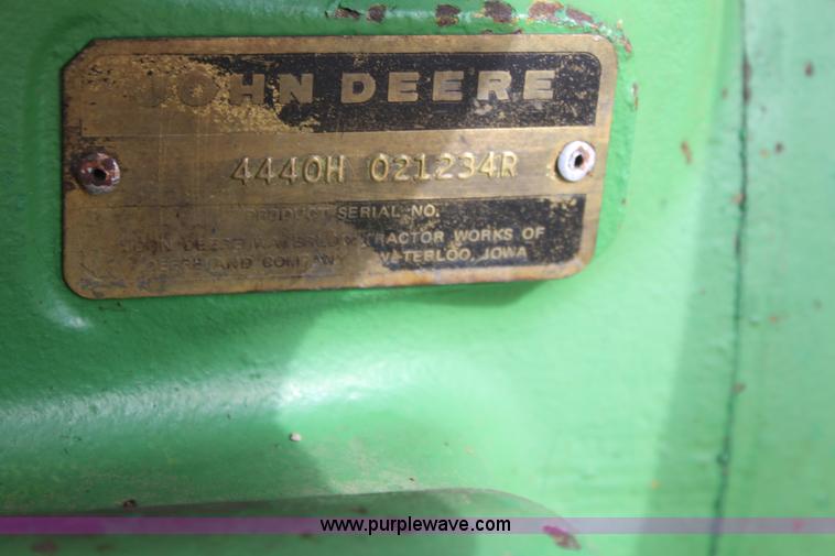 image for item E8421 1979 John Deere 4440 tractor