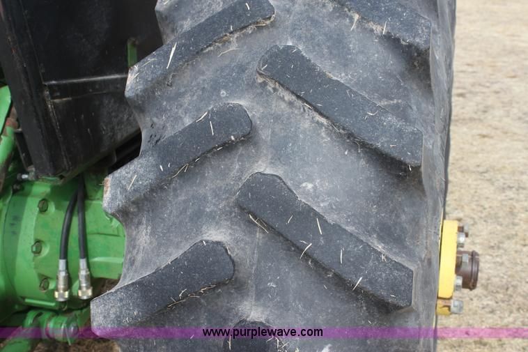 image for item E8421 1979 John Deere 4440 tractor