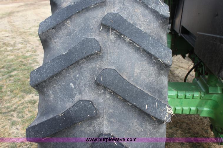 image for item E8421 1979 John Deere 4440 tractor