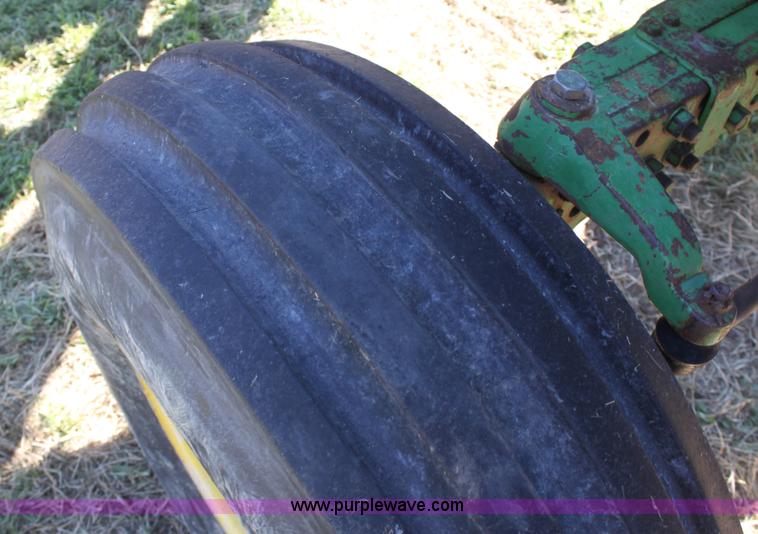 image for item E8421 1979 John Deere 4440 tractor