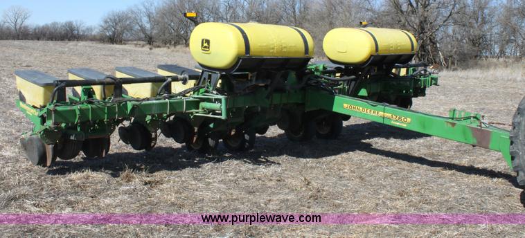 image for item E8423 1999 John Deere 1760 Conservation 12 row flex planter