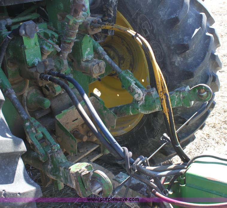 image for item E8423 1999 John Deere 1760 Conservation 12 row flex planter