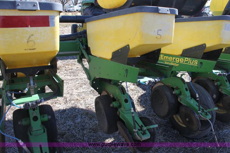 image for item E8423 1999 John Deere 1760 Conservation 12 row flex planter