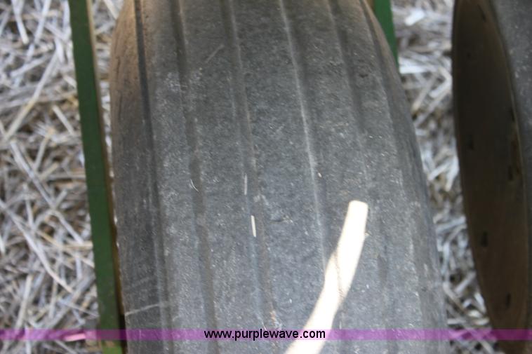 image for item E8423 1999 John Deere 1760 Conservation 12 row flex planter