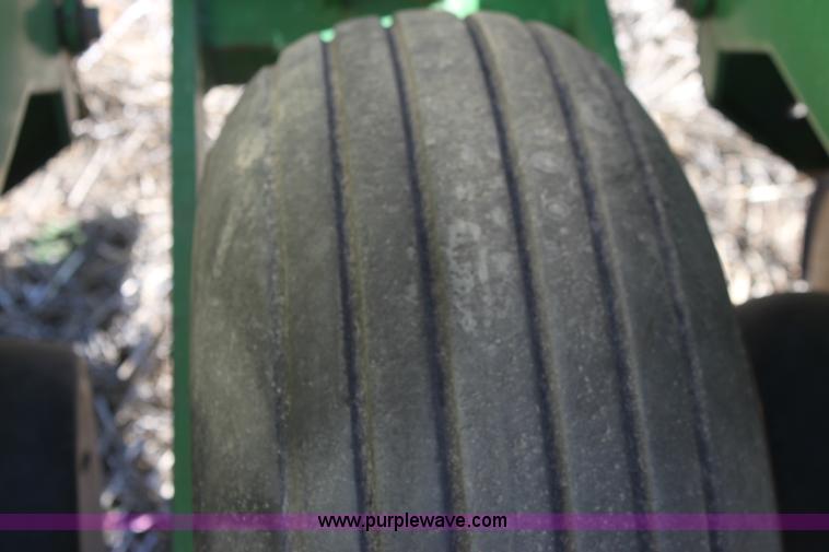 image for item E8423 1999 John Deere 1760 Conservation 12 row flex planter