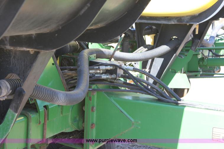 image for item E8423 1999 John Deere 1760 Conservation 12 row flex planter