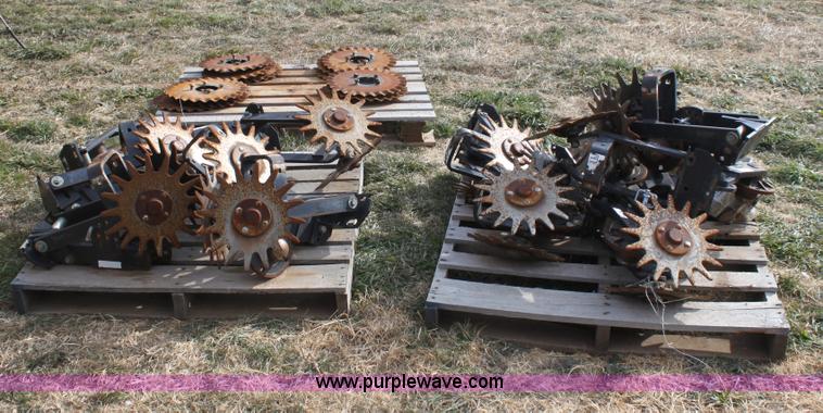 image for item E8423 1999 John Deere 1760 Conservation 12 row flex planter