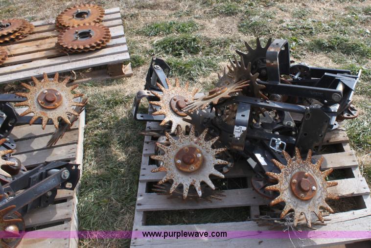 image for item E8423 1999 John Deere 1760 Conservation 12 row flex planter