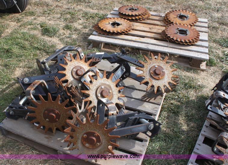 image for item E8423 1999 John Deere 1760 Conservation 12 row flex planter