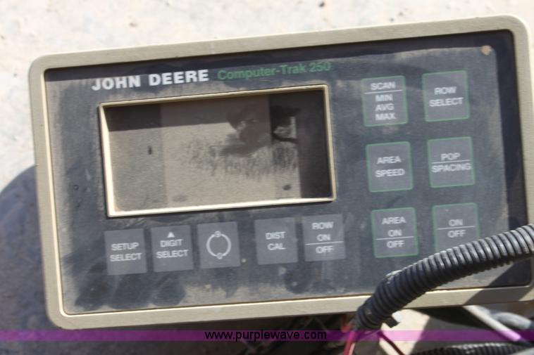 image for item E8423 1999 John Deere 1760 Conservation 12 row flex planter