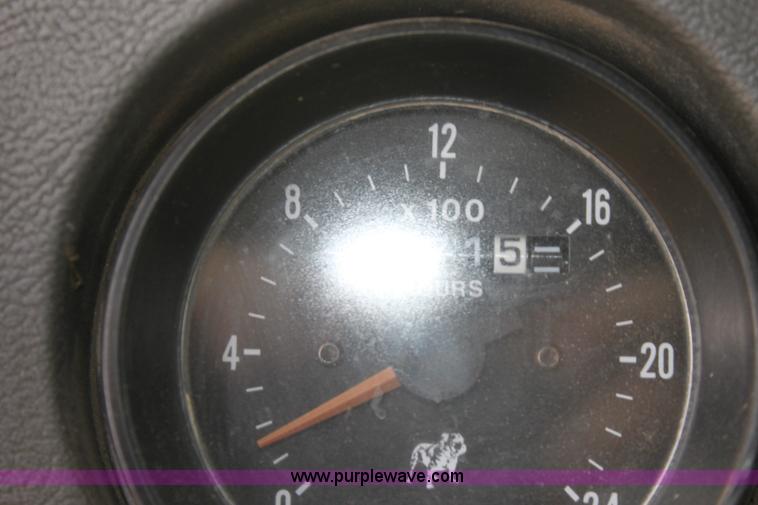 image for item E8425 1995 Mack RD688S semi truck