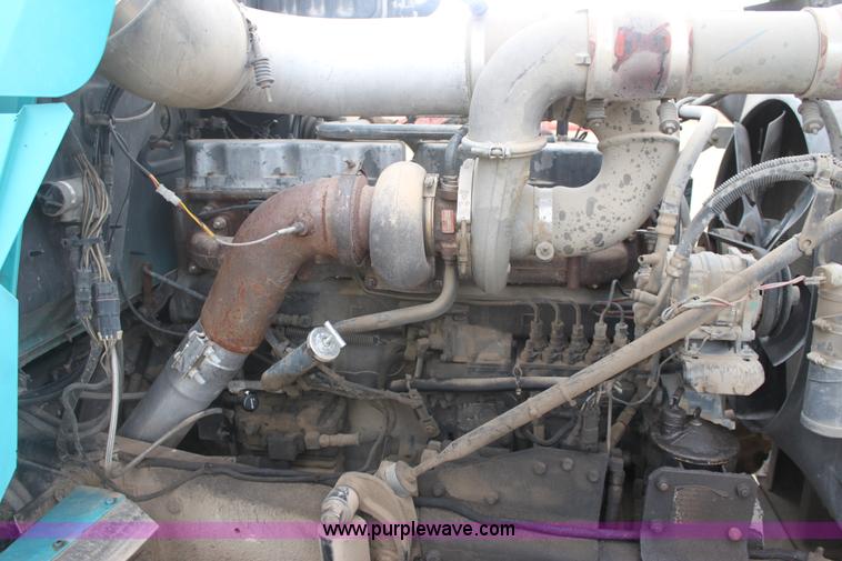 image for item E8425 1995 Mack RD688S semi truck