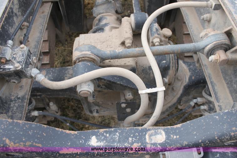 image for item E8425 1995 Mack RD688S semi truck