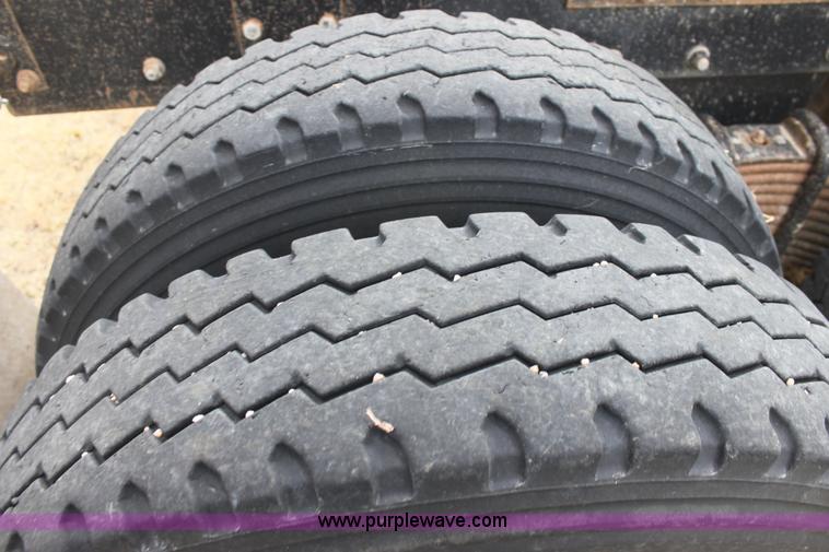 image for item E8425 1995 Mack RD688S semi truck