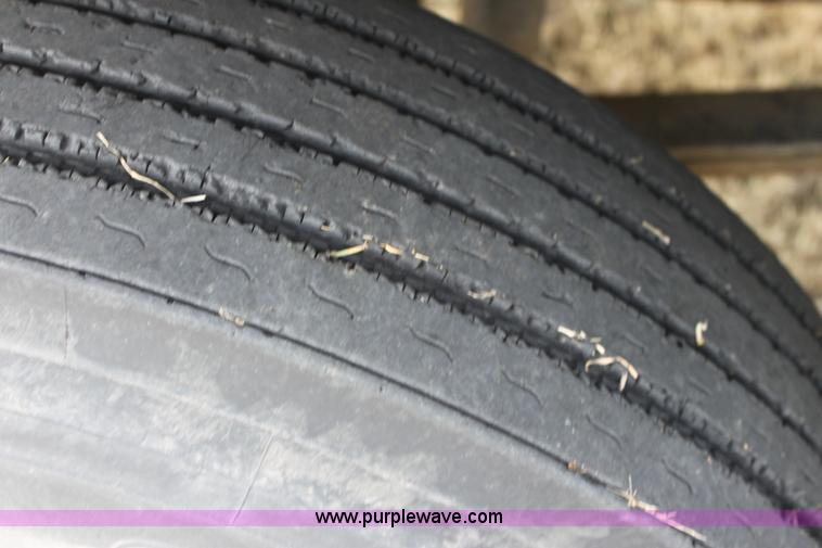 image for item E8425 1995 Mack RD688S semi truck