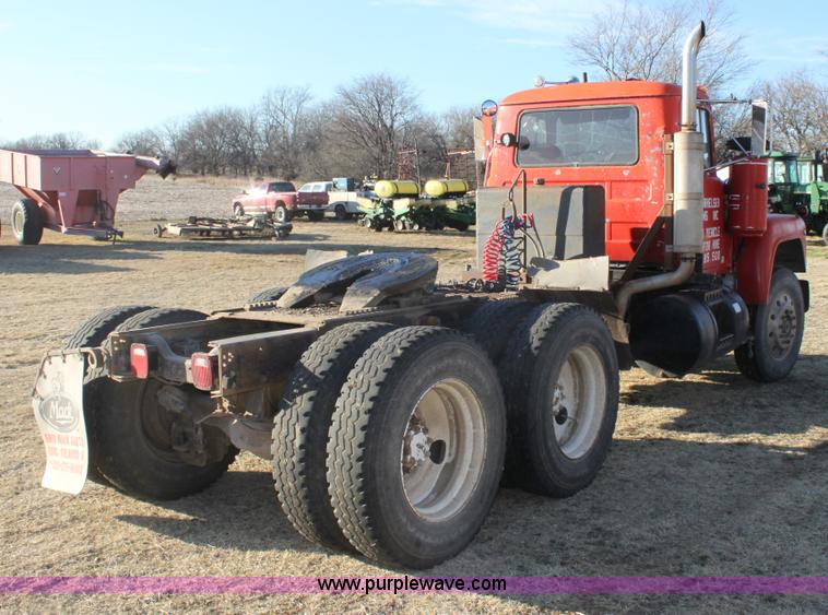 image for item E8428 1982 Mack semi truck