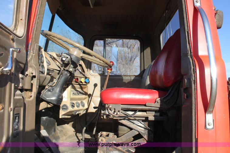 image for item E8428 1982 Mack semi truck