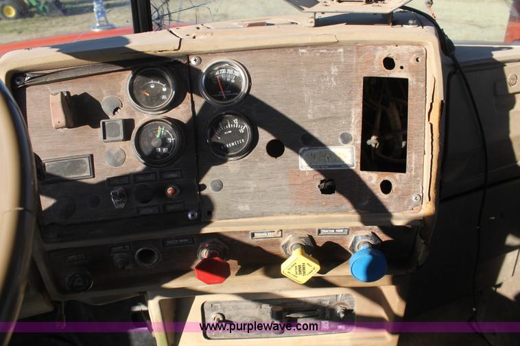 image for item E8428 1982 Mack semi truck