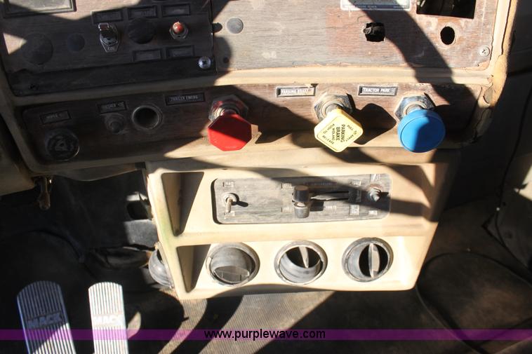 image for item E8428 1982 Mack semi truck