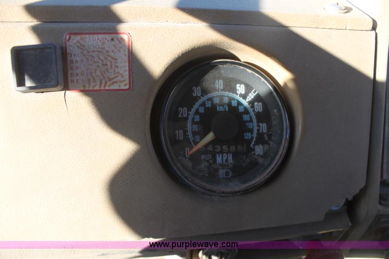 image for item E8428 1982 Mack semi truck