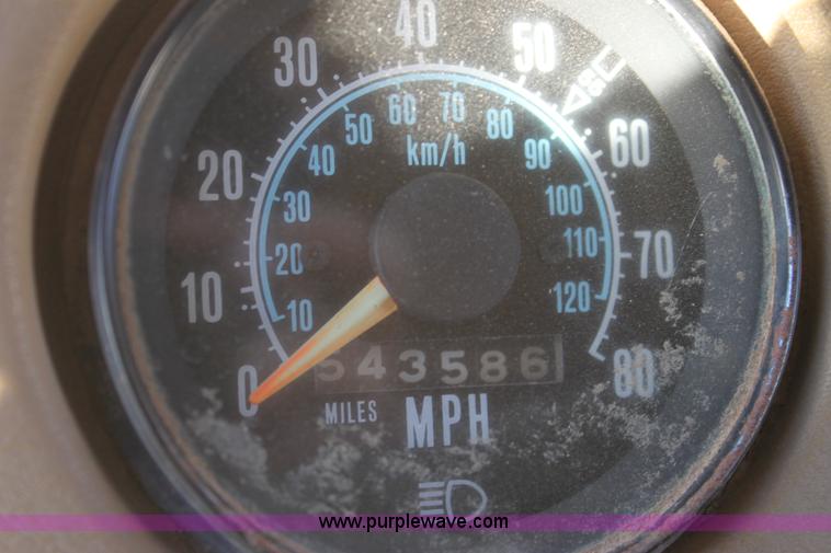 image for item E8428 1982 Mack semi truck