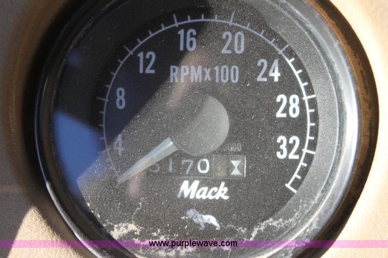 image for item E8428 1982 Mack semi truck