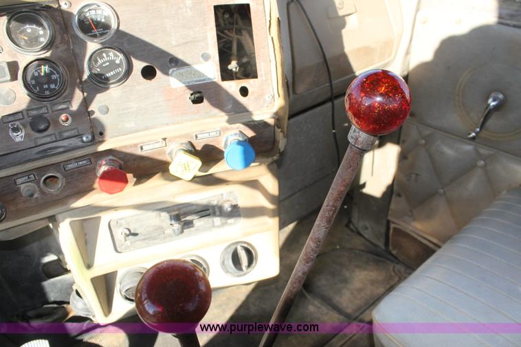 image for item E8428 1982 Mack semi truck