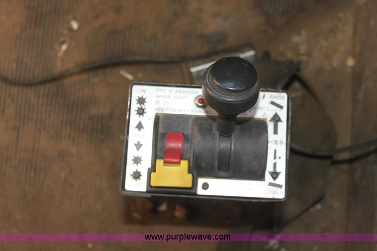 image for item E8428 1982 Mack semi truck