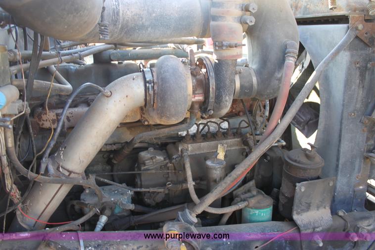 image for item E8428 1982 Mack semi truck