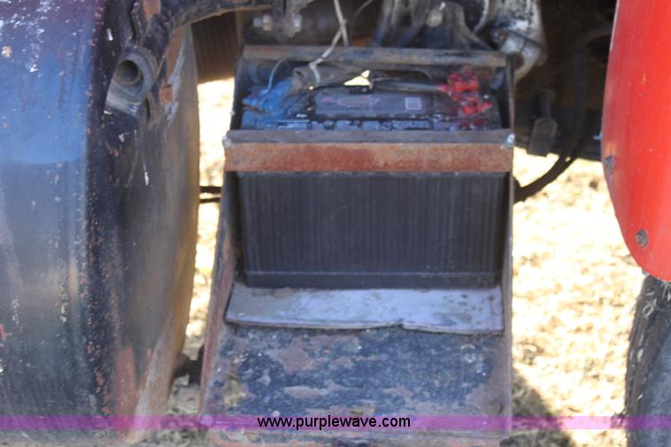 image for item E8428 1982 Mack semi truck