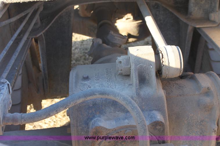 image for item E8428 1982 Mack semi truck