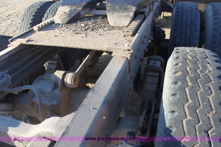 image for item E8428 1982 Mack semi truck