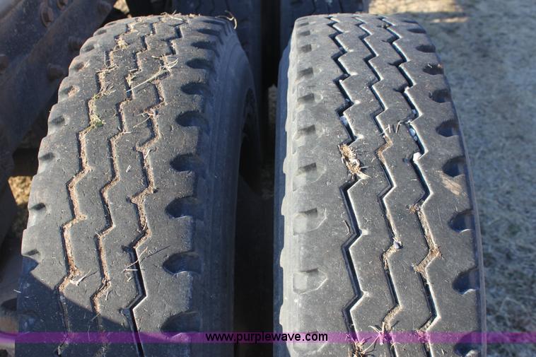 image for item E8428 1982 Mack semi truck