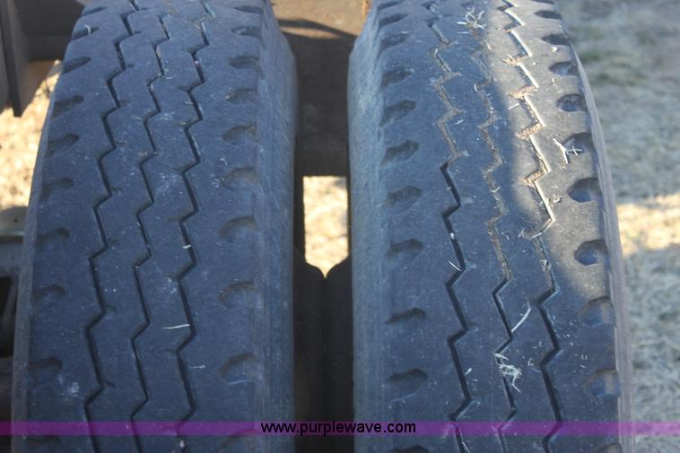 image for item E8428 1982 Mack semi truck