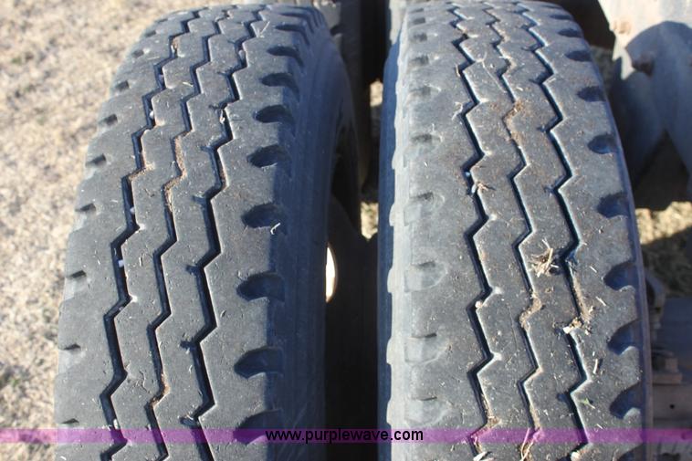 image for item E8428 1982 Mack semi truck