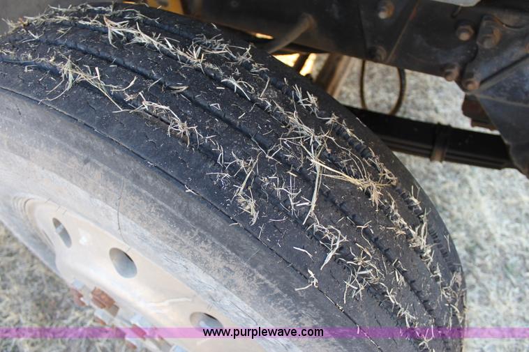 image for item E8428 1982 Mack semi truck