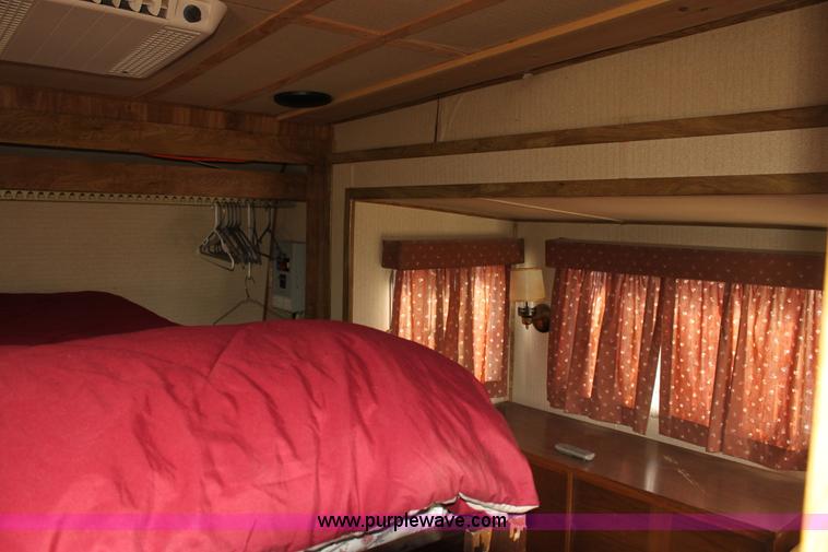 image for item E8429 1985 Prairie Schooner camper